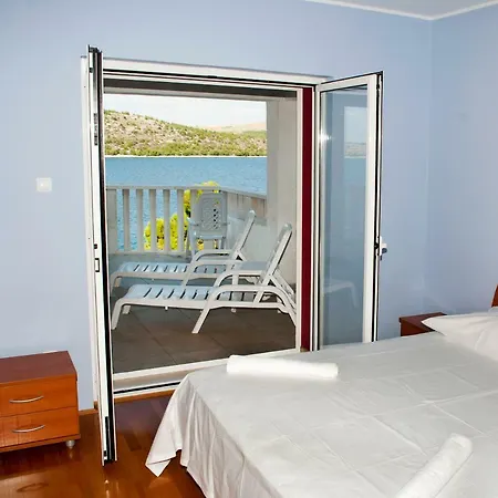 Beautiful 6 Metres From Sea דירה Grebaštica