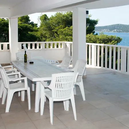 Beautiful 6 Metres From Sea Apartment Grebastica