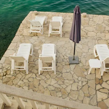 Apartment Beautiful 6 Metres From Sea Grebastica