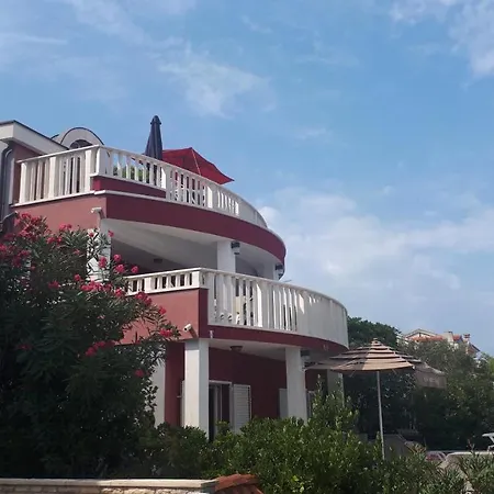 Beautiful 6 Metres From Sea