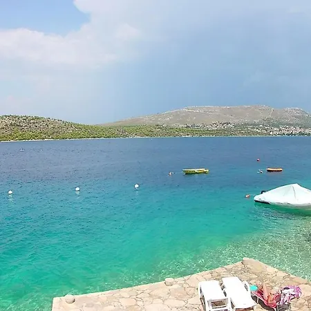 Beautiful 6 Metres From Sea Apartment Grebastica