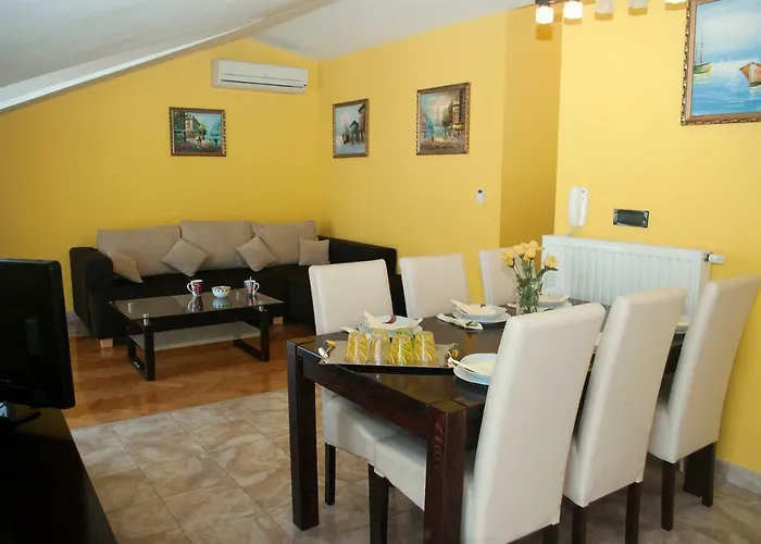 Beautiful 6 Metres From Sea Apartman *