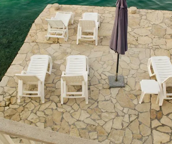 Apartman Beautiful 6 Metres From Sea Grebastica